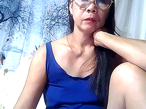 Snapshot of urwife_tobe chatting on September 2025 01:02:02 PM urwife tobe online show from September 2025 01:02:02 PM