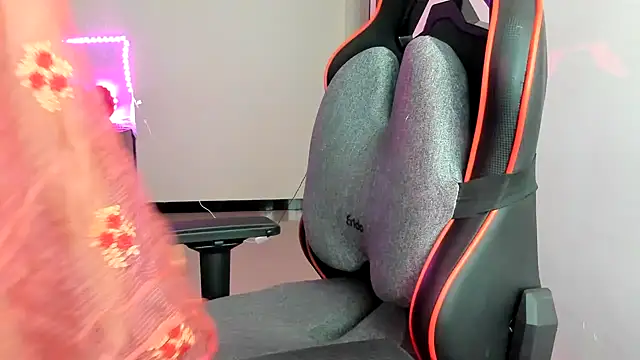 Snapshot of South_indian_tickly chatting on December 2024 10:41:02 PM South indian tickly online show from December 2024 10:41:02 PM