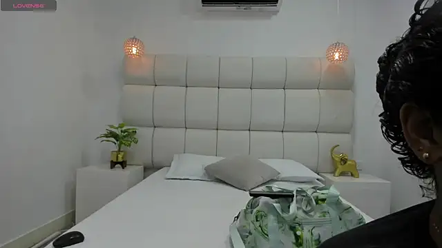 DanielleEvans  online show from November 2025 11:21:02 AM