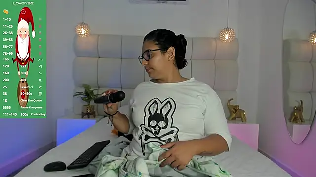 DanielleEvans  online show from November 2025 11:22:01 AM