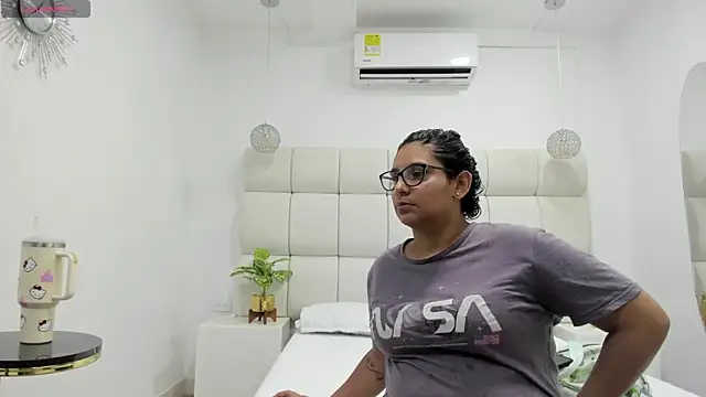 DanielleEvans  online show from November 2025 11:23:02 AM