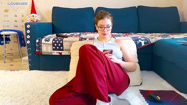 Snapshot of Love_plat1na chatting on January 2025 09:35:02 AM Love plat1na online show from January 2025 09:35:02 AM