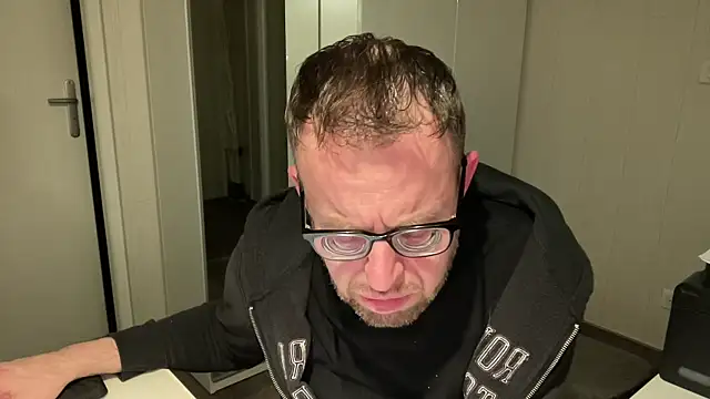 Snapshot of FABIOGLASSES chatting on February 2025 12:29:01 AM FABIOGLASSES online show from February 2025 12:29:01 AM