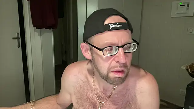 Snapshot of FABIOGLASSES chatting on September 2025 12:55:01 AM FABIOGLASSES online show from September 2025 12:55:01 AM