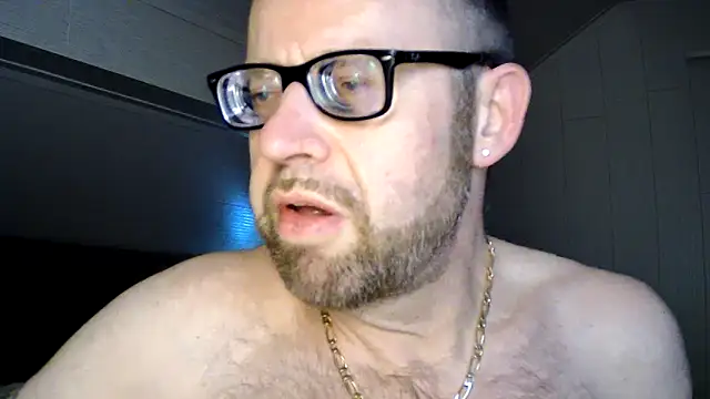 Snapshot of FABIOGLASSES chatting on October 2025 11:13:02 PM FABIOGLASSES online show from October 2025 11:13:02 PM