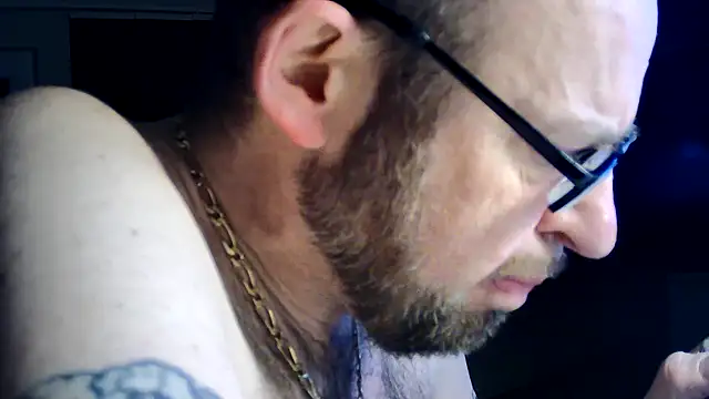 Snapshot of FABIOGLASSES chatting on November 2025 01:47:01 AM FABIOGLASSES online show from November 2025 01:47:01 AM