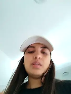 aisha es online show from February 2026 09:25:02 PM