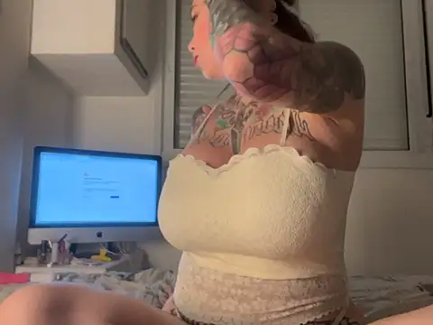 Snapshot of SabrinaRussel chatting on March 2025 09:04:01 PM SabrinaRussel online show from March 2025 09:04:01 PM