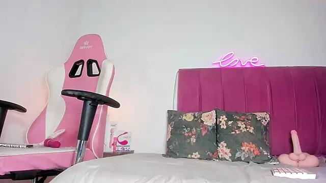 Valentinamolina  online show from June 2026 08:02:01 PM