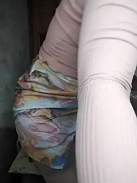 ImyoursLilu32 online show from October 2025 04:08:01 PM