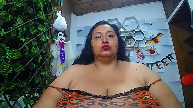 Snapshot of TistMature chatting on October 2025 01:10:02 PM TistMature online show from October 2025 01:10:02 PM