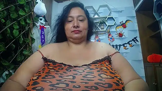 Snapshot of TistMature chatting on November 2025 01:10:02 PM TistMature online show from November 2025 01:10:02 PM