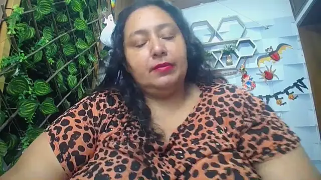 Snapshot of TistMature chatting on November 2025 01:11:02 PM TistMature online show from November 2025 01:11:02 PM