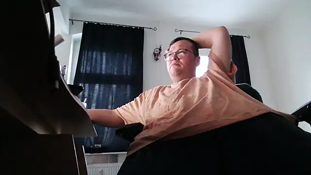 chubbysmallcockxh online show from February 2026 03:50:01 PM