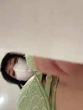 Snapshot of Onee-Chew chatting on December 2025 12:52:02 AM Onee-Chew online show from December 2025 12:52:02 AM