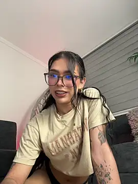 Snapshot of Samantha_Bernardo chatting on June 2026 05:08:01 AM Samantha Bernardo online show from June 2026 05:08:01 AM