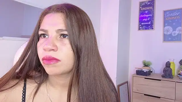 bluee hazell online show from March 2026 11:04:01 AM