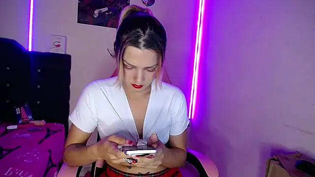 yuliana 19 online show from October 2025 02:40:02 PM