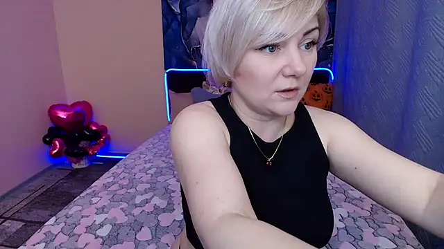 BlondPearl online show from October 2025 09:41:01 PM