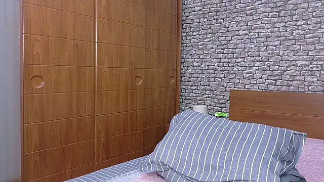 Snapshot of CuteBlondeMe chatting on November 2025 04:31:02 PM CuteBlondeMe online show from November 2025 04:31:02 PM