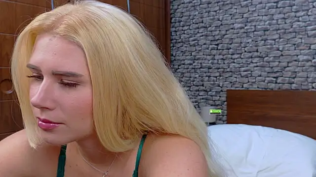 Snapshot of CuteBlondeMe chatting on December 2025 02:03:01 PM CuteBlondeMe online show from December 2025 02:03:01 PM