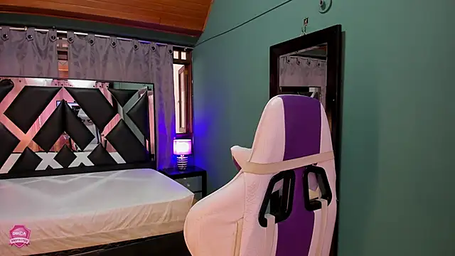 Linda4Petite online show from March 2025 06:16:01 PM