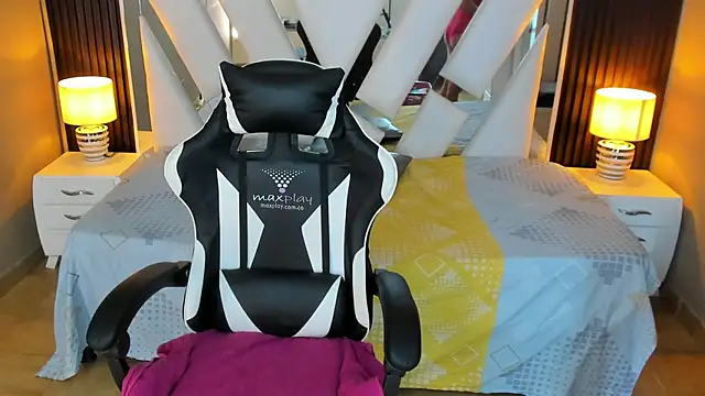 Linda4Petite online show from September 2025 06:31:02 PM