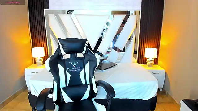 Linda4Petite online show from September 2025 06:20:01 PM