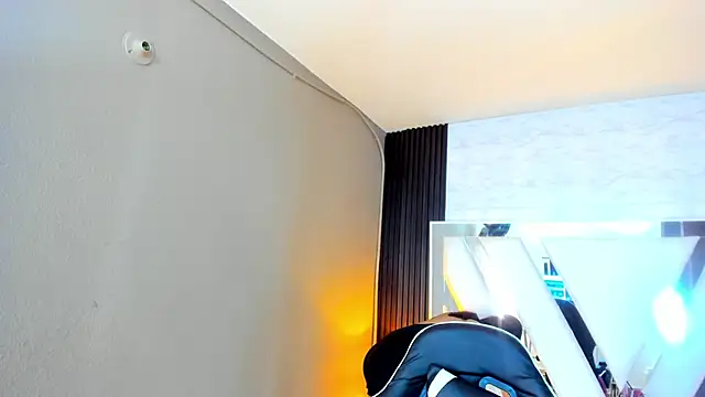 Linda4Petite online show from October 2025 06:19:02 PM