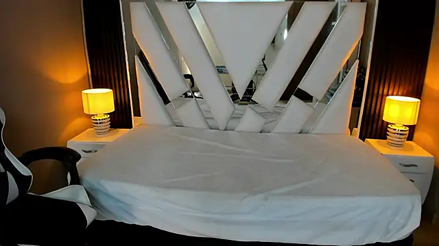 Linda4Petite online show from February 2026 06:04:02 PM