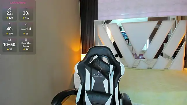 Linda4Petite online show from March 2026 06:29:01 PM