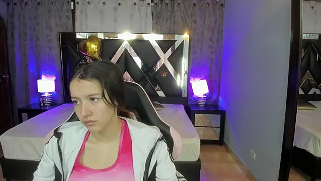 Linda4Petite online show from June 2026 01:24:02 PM
