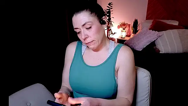 Snapshot of Ellie-L-Elizabeth chatting on May 2026 03:01:01 AM Ellie-L-Elizabeth online show from May 2026 03:01:01 AM