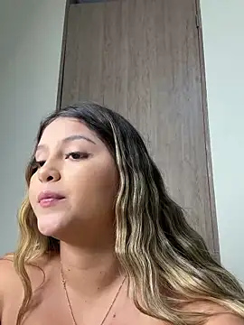 lunablossom  online show from January 2025 01:02:01 AM