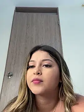 lunablossom  online show from February 2025 06:40:02 PM