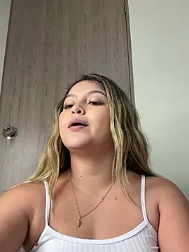 lunablossom  online show from February 2025 12:52:01 AM