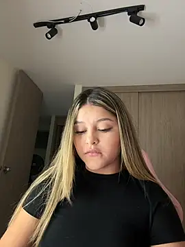 lunablossom  online show from February 2026 01:16:02 AM