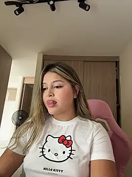 lunablossom  online show from March 2026 07:42:01 PM