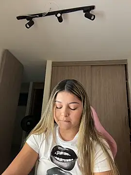 lunablossom  online show from March 2026 12:27:02 AM