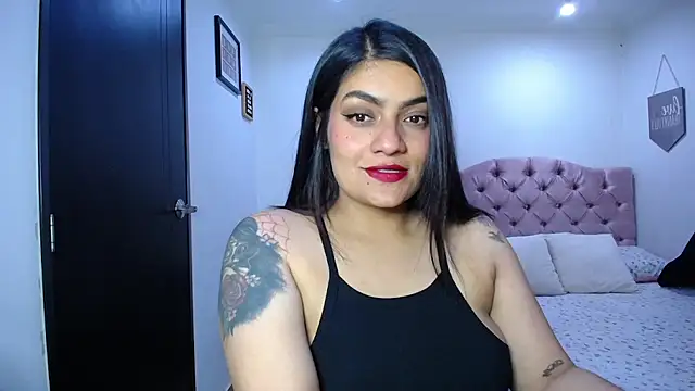 Snapshot of Roxane777 chatting on July 2026 03:43:01 AM Roxane777 online show from July 2026 03:43:01 AM