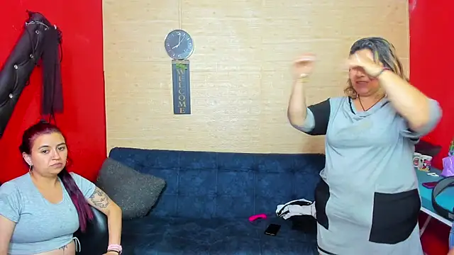 lesbiancuple online show from September 2025 01:00:01 AM