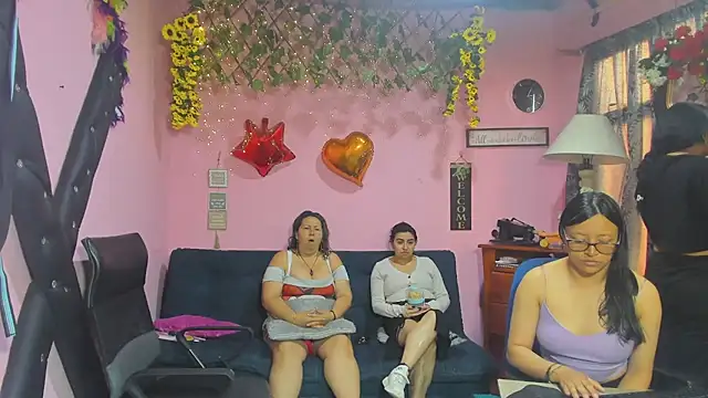 lesbiancuple online show from March 2026 12:00:01 PM