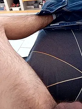 mickzizi online show from April 2026 09:42:02 AM