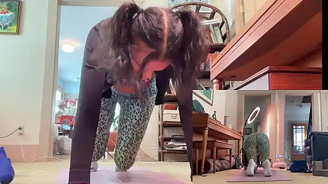 Snapshot of queendab626 chatting on January 2025 06:20:02 PM queendab626 online show from January 2025 06:20:02 PM