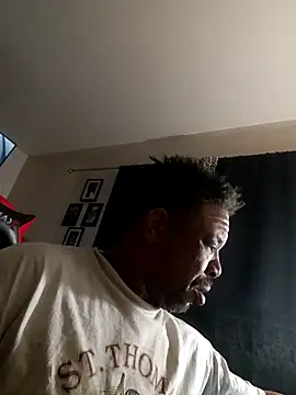 Snapshot of yellowwetfox chatting on February 2025 02:28:02 AM yellowwetfox online show from February 2025 02:28:02 AM