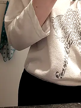 Moi Lina online show from December 2025 12:45:01 PM