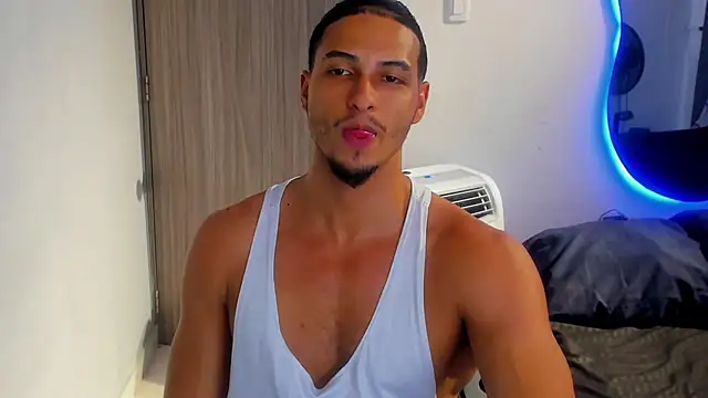 Snapshot of Kris_Khalifa69 chatting on October 2025 03:01:02 AM Kris Khalifa69 online show from October 2025 03:01:02 AM