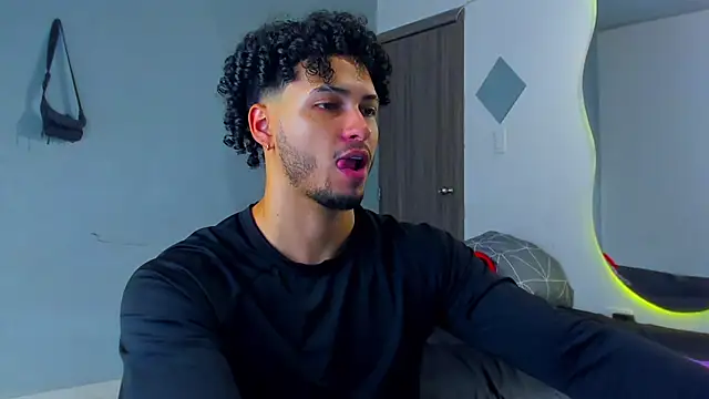 Snapshot of Kris_Khalifa69 chatting on February 2026 05:38:01 PM Kris Khalifa69 online show from February 2026 05:38:01 PM