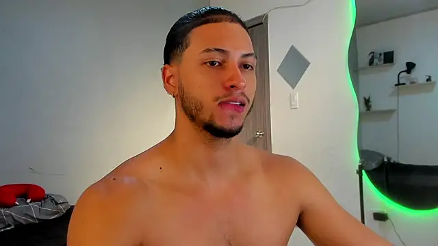 Snapshot of Kris_Khalifa69 chatting on February 2026 04:03:02 PM Kris Khalifa69 online show from February 2026 04:03:02 PM