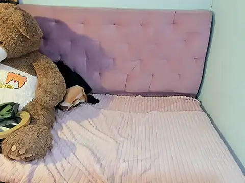 GiannaGoddes online show from November 2025 04:14:02 PM